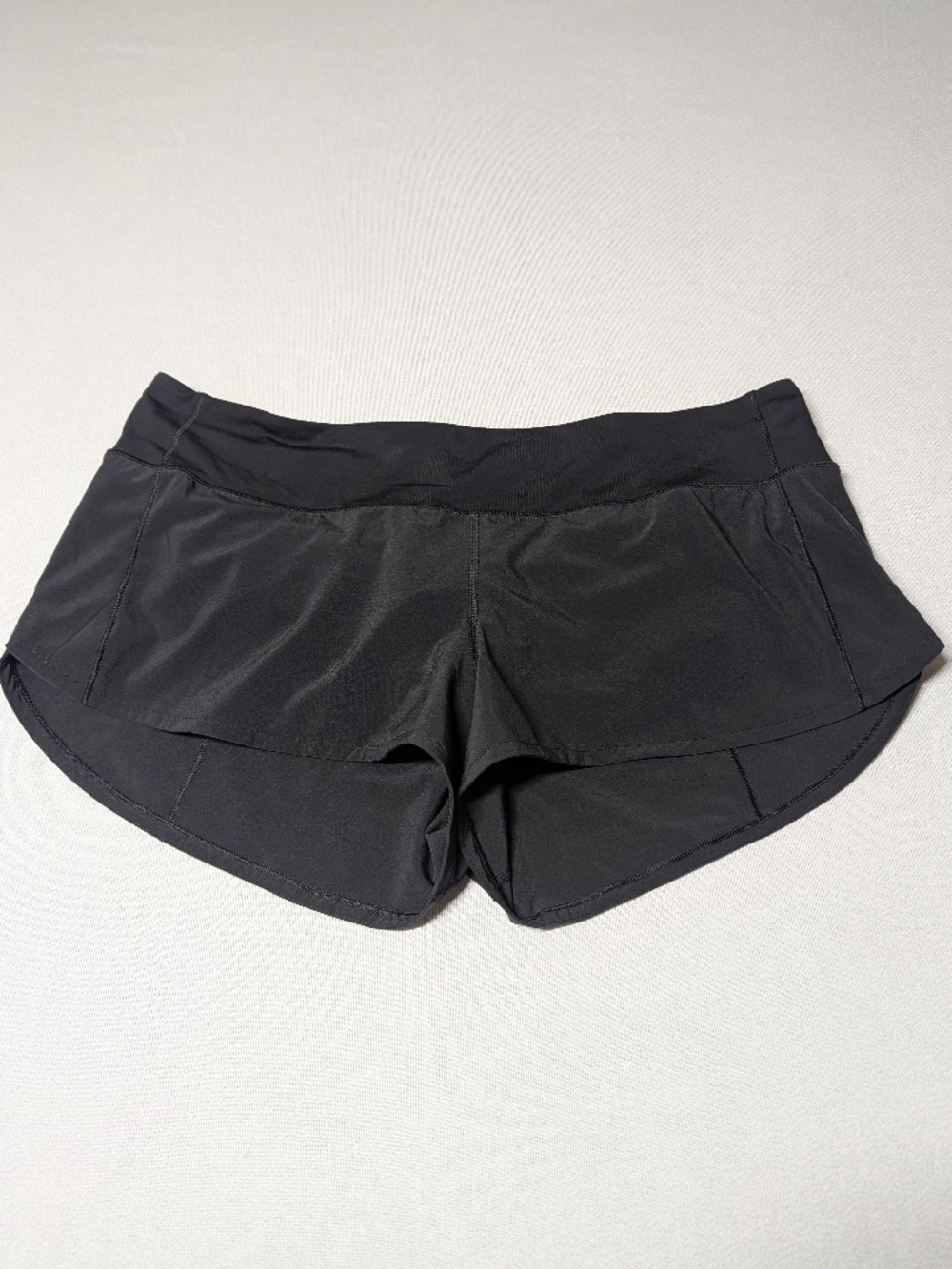Lululemon Speed Up Low-Rise 2.5" Lined Shorts - Size 12
